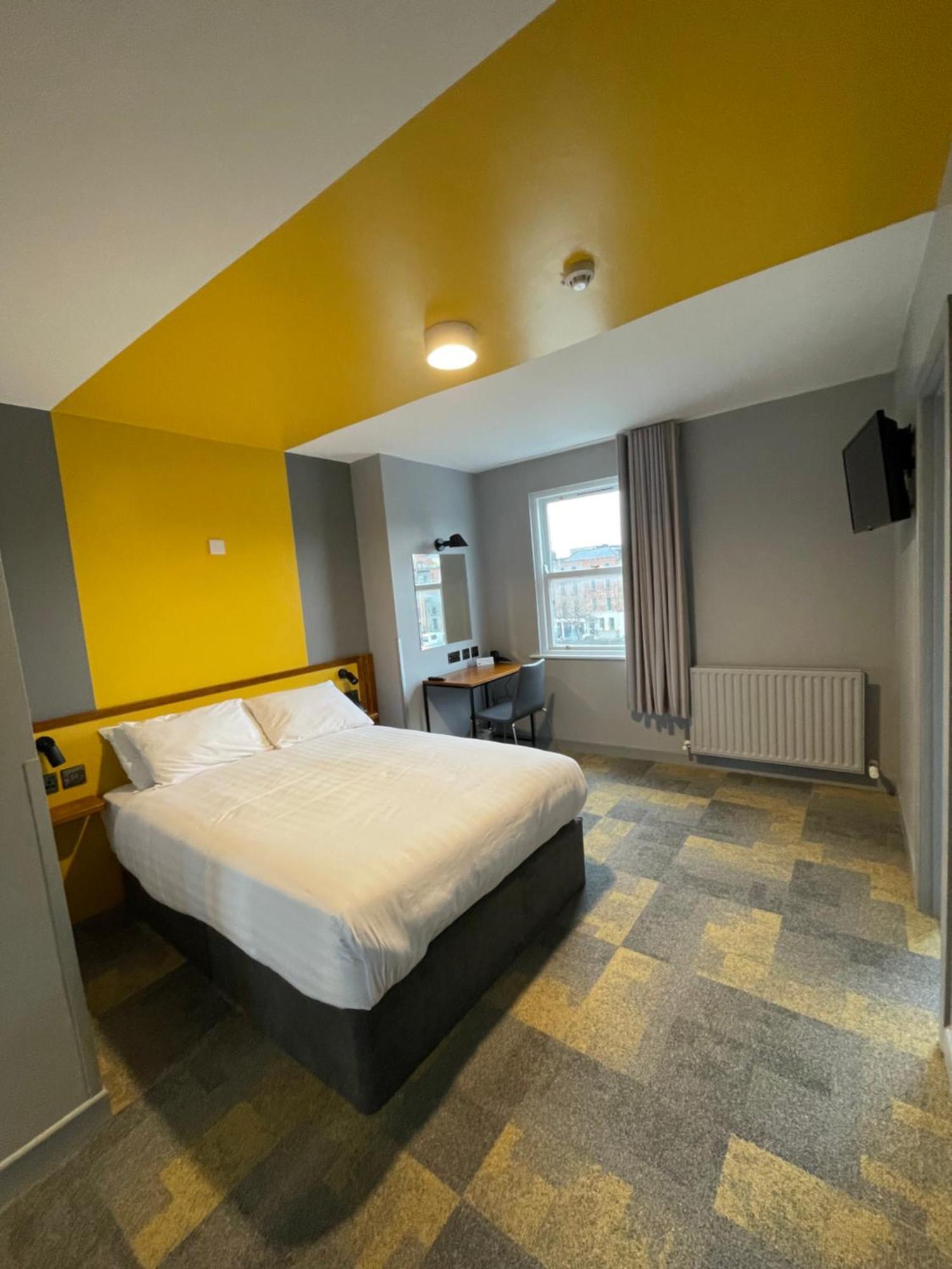 Fitzsimons Hotel Temple Bar Dublin Bagian luar foto