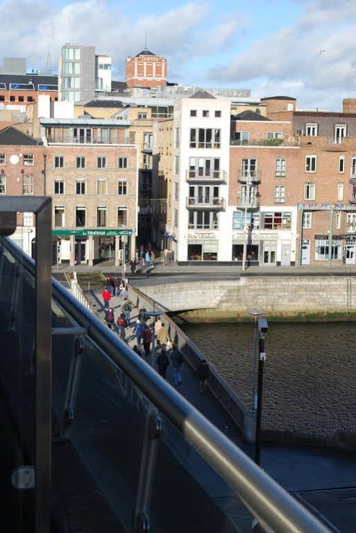 Fitzsimons Hotel Temple Bar Dublin Bagian luar foto