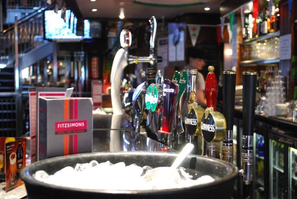 Fitzsimons Hotel Temple Bar Dublin Bagian luar foto
